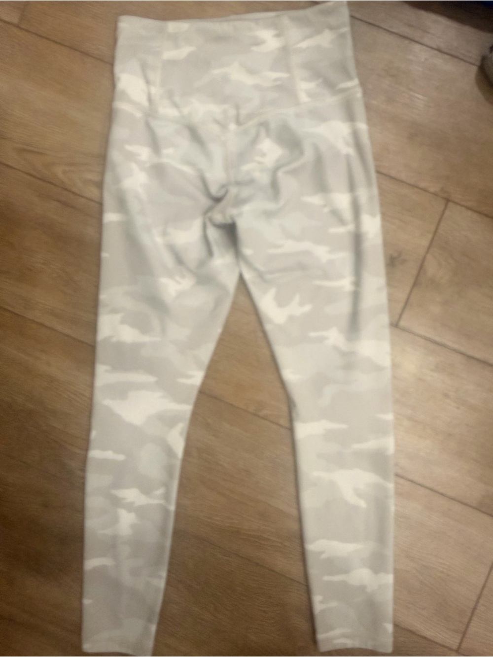 Athleta High-Waist elation Camo 7/8 Leggings in Light Beige and Cream 0510 - Picture 2 of 4